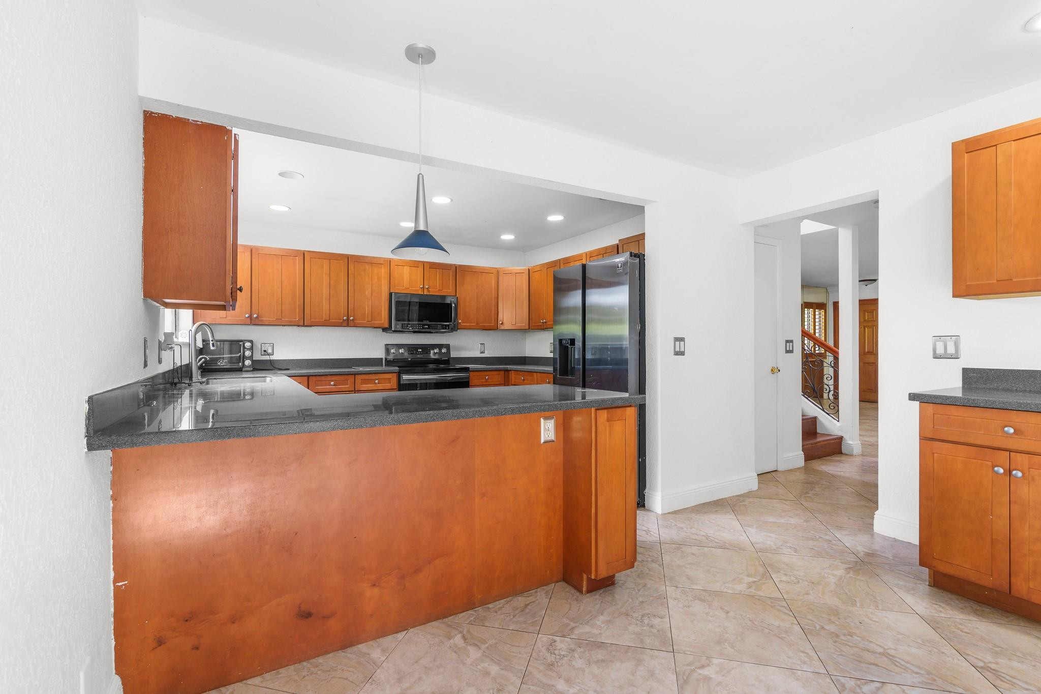 749 NW 40th Ter