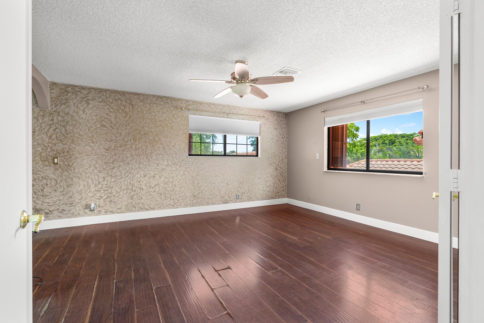 749 NW 40th Ter