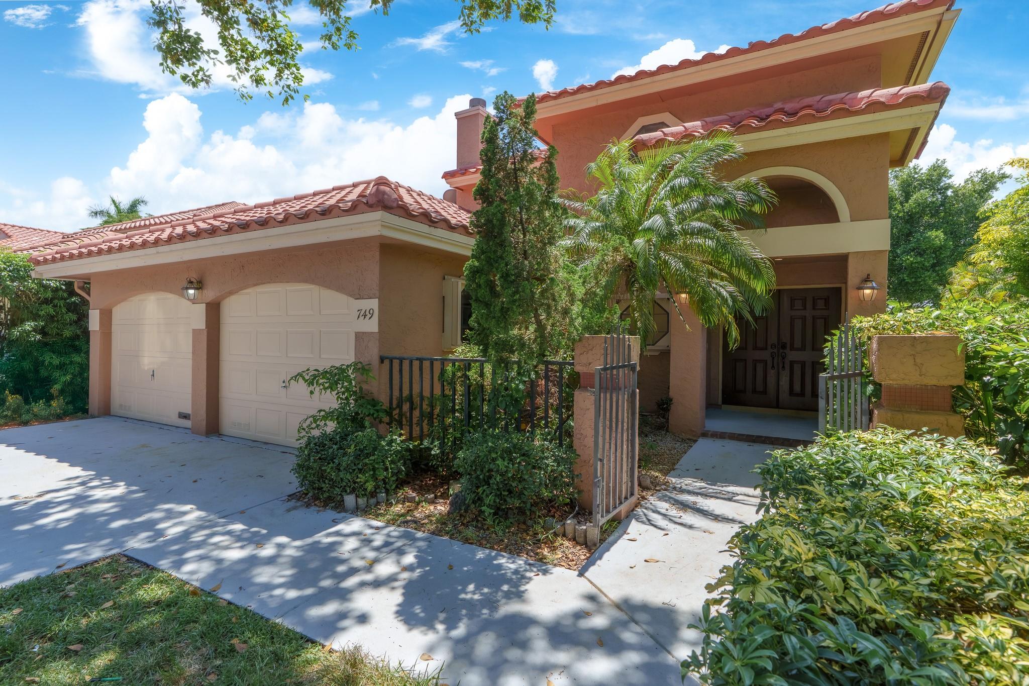 749 NW 40th Ter