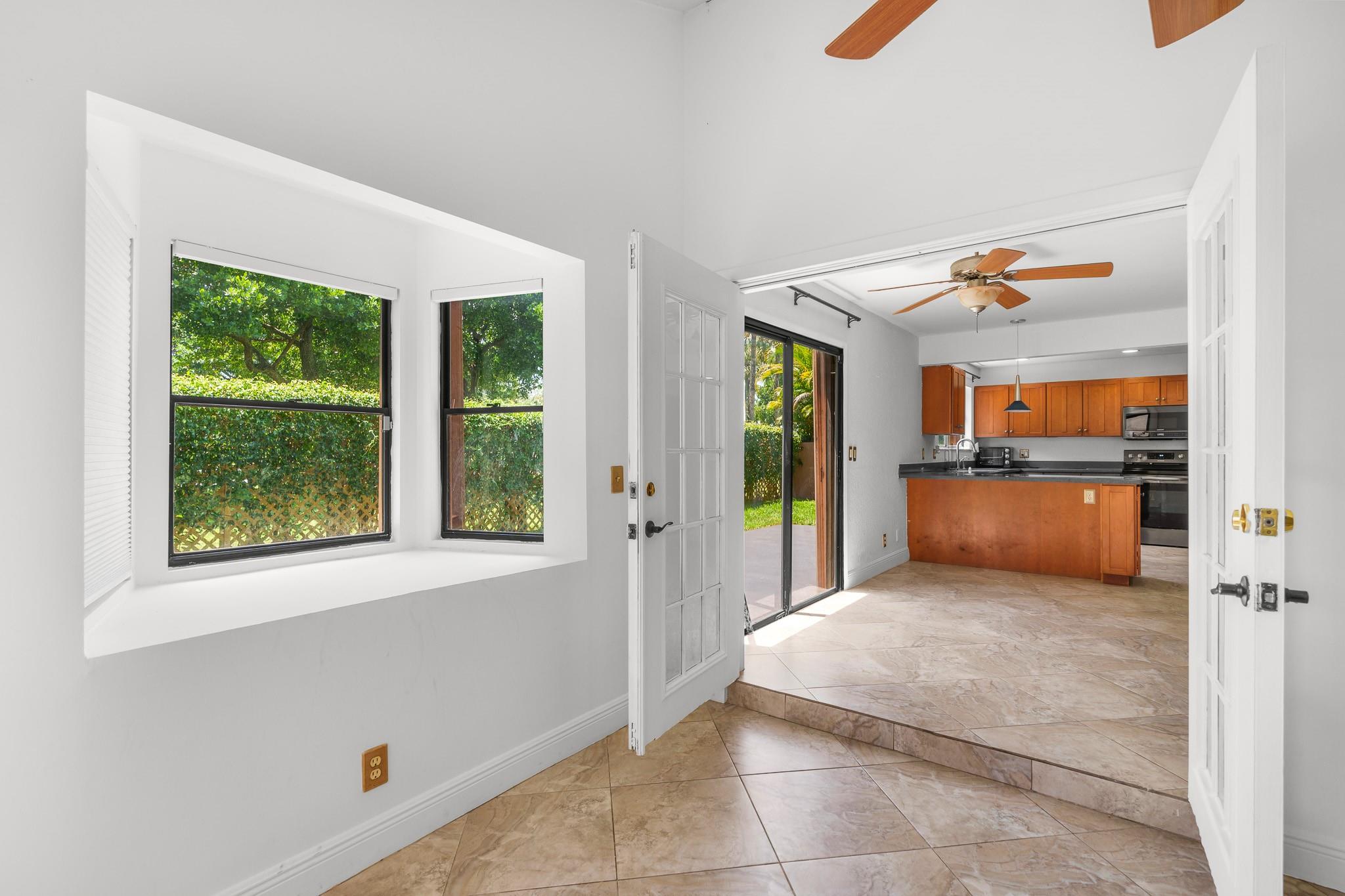 749 NW 40th Ter
