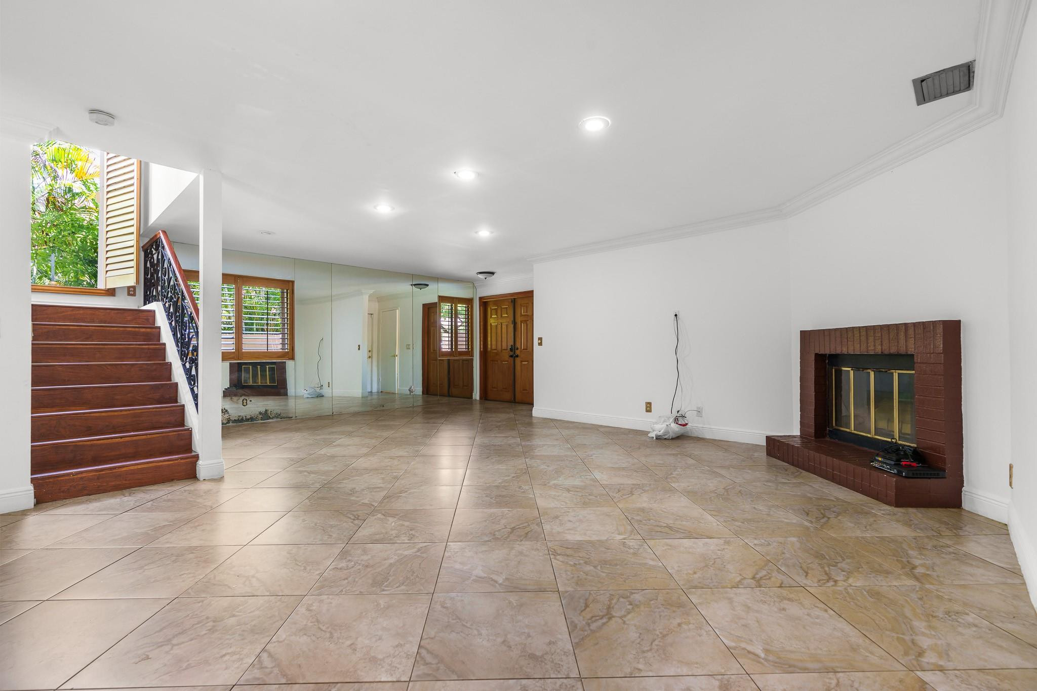 749 NW 40th Ter