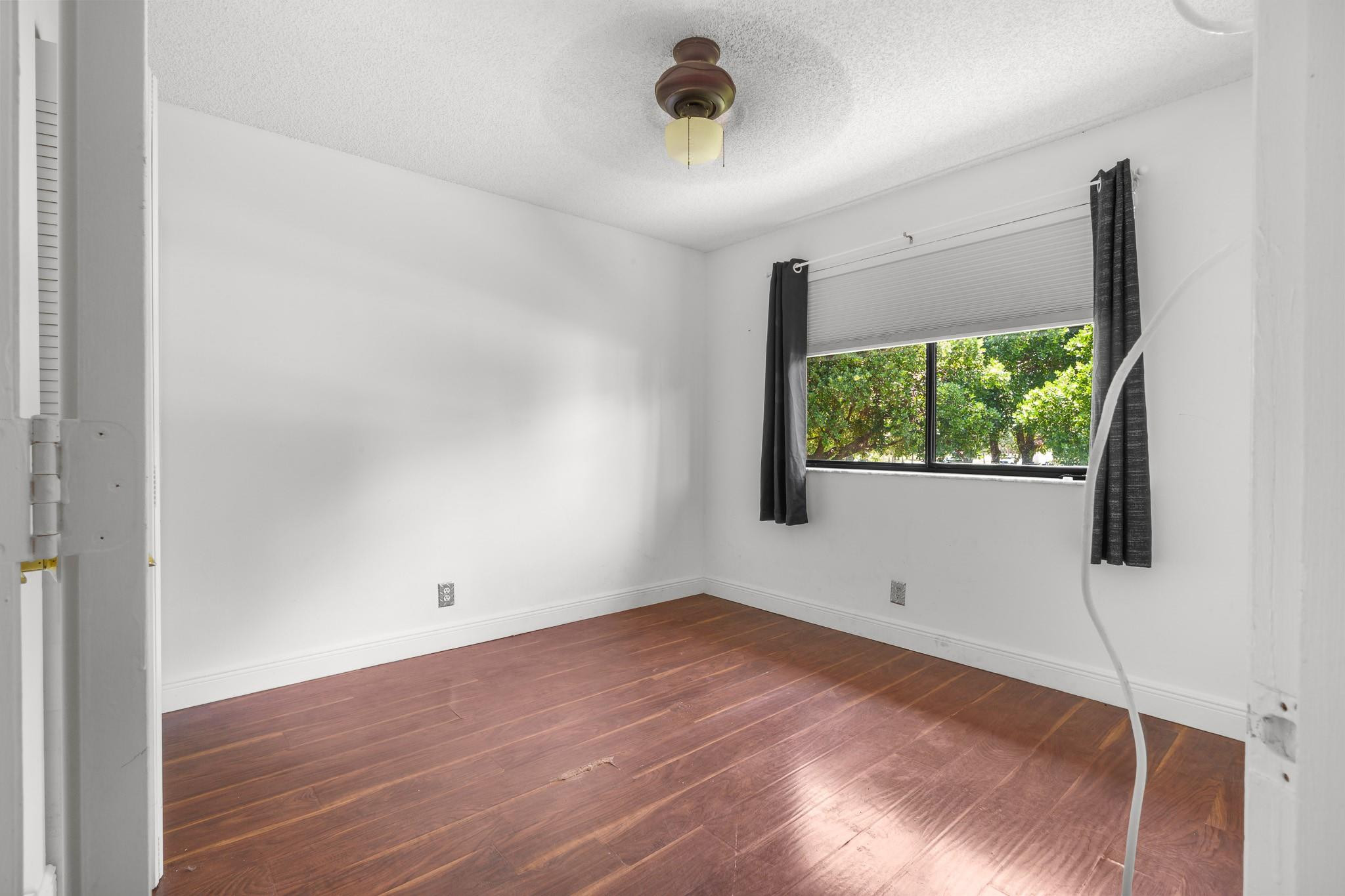749 NW 40th Ter