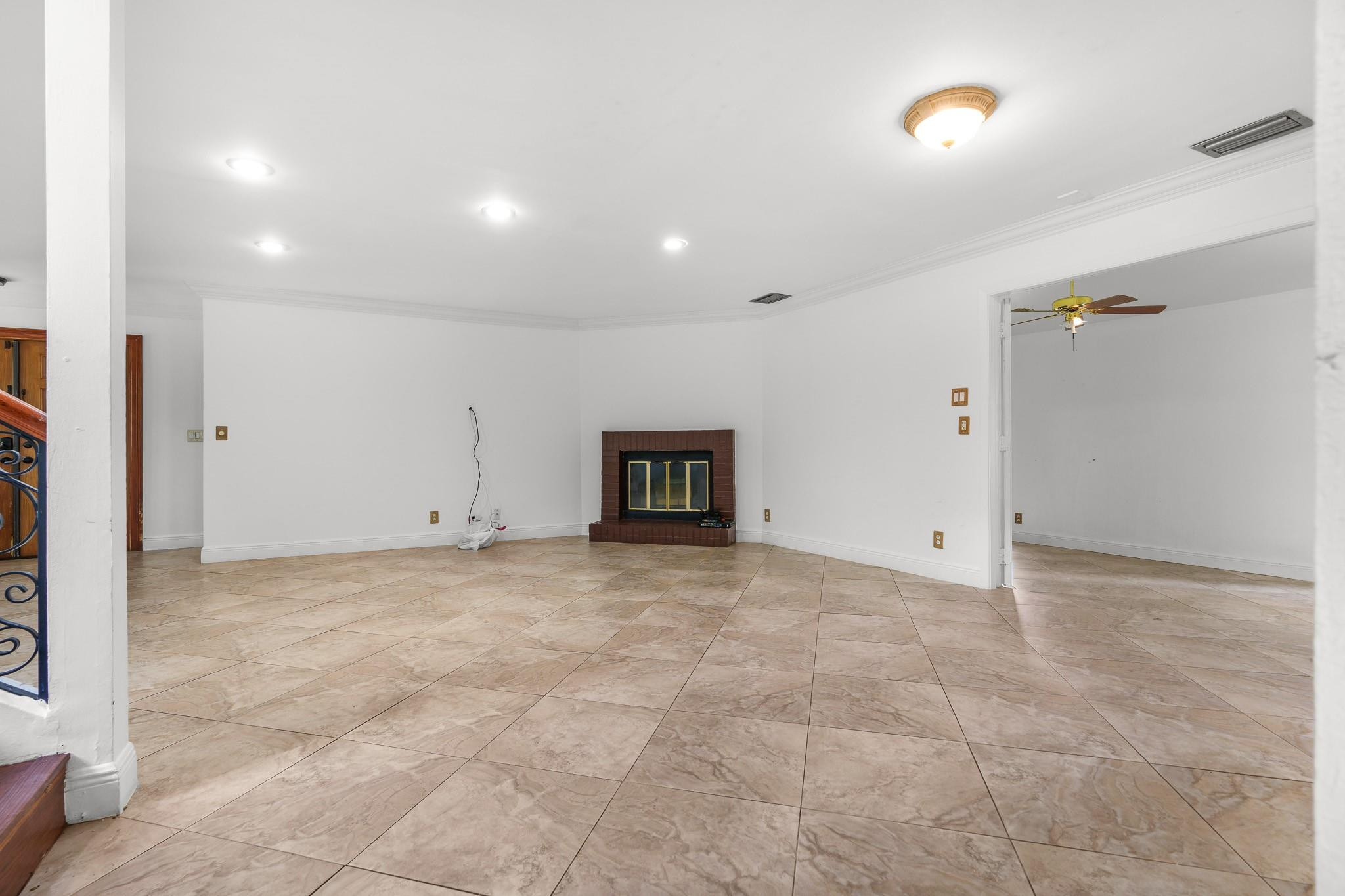 749 NW 40th Ter