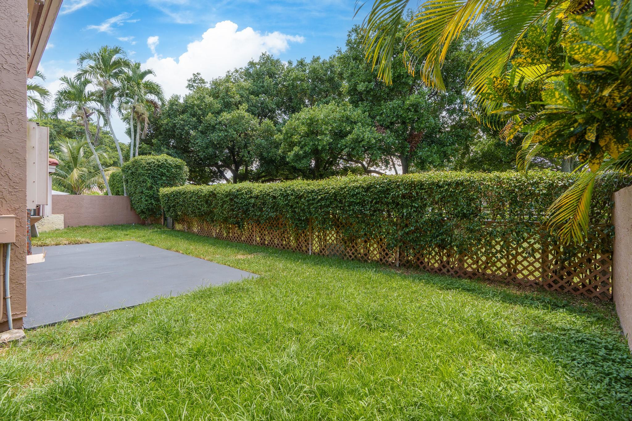 749 NW 40th Ter