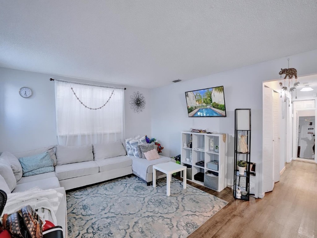 2828 Coral Springs Dr 2828