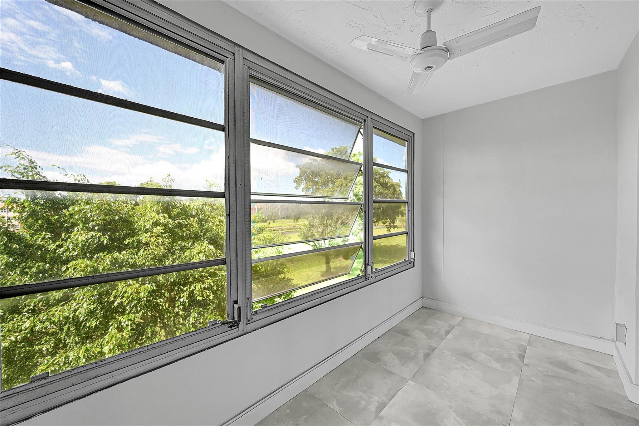 9761 Sunrise Lakes Blvd 301