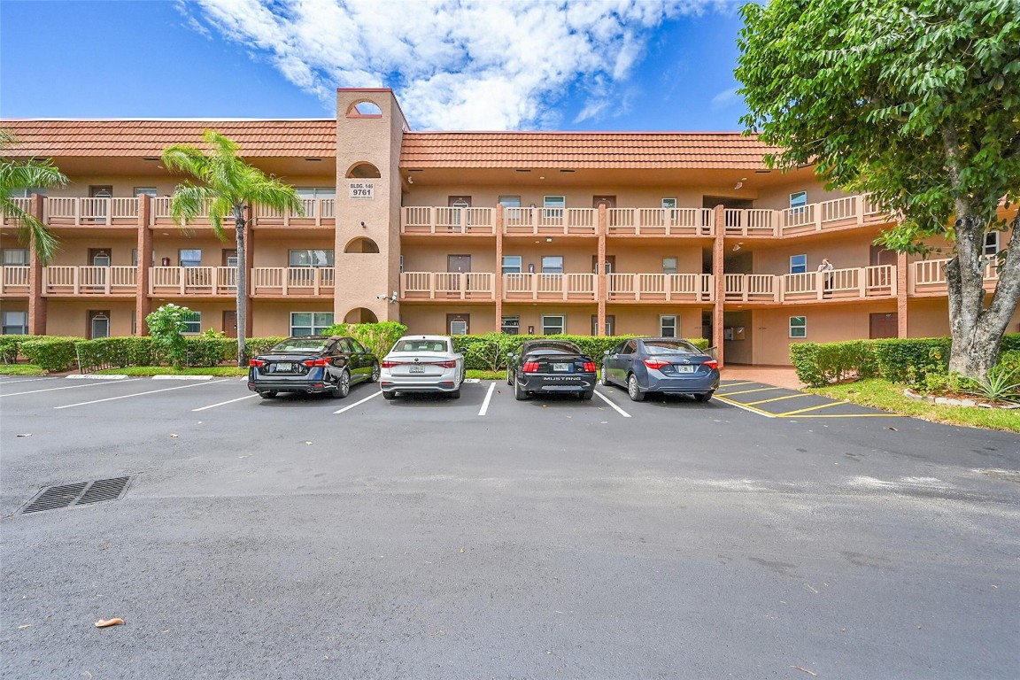 9761 Sunrise Lakes Blvd 301