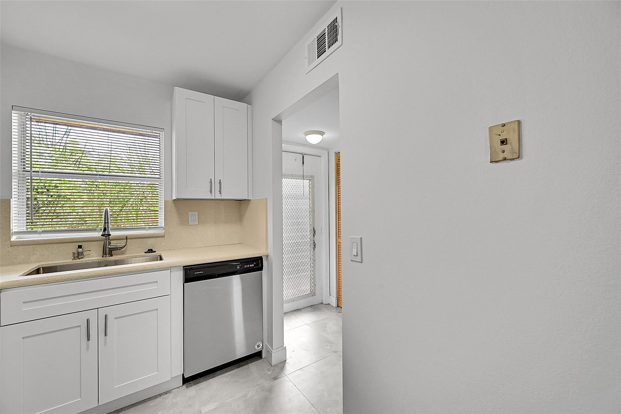 9761 Sunrise Lakes Blvd 301