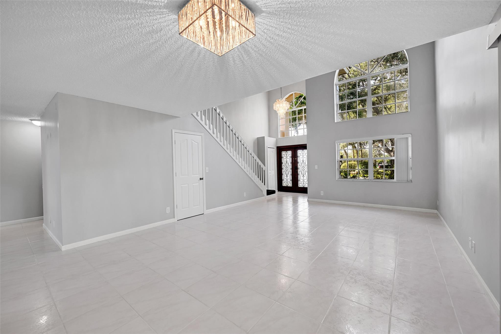 10004 NW 57th Pl