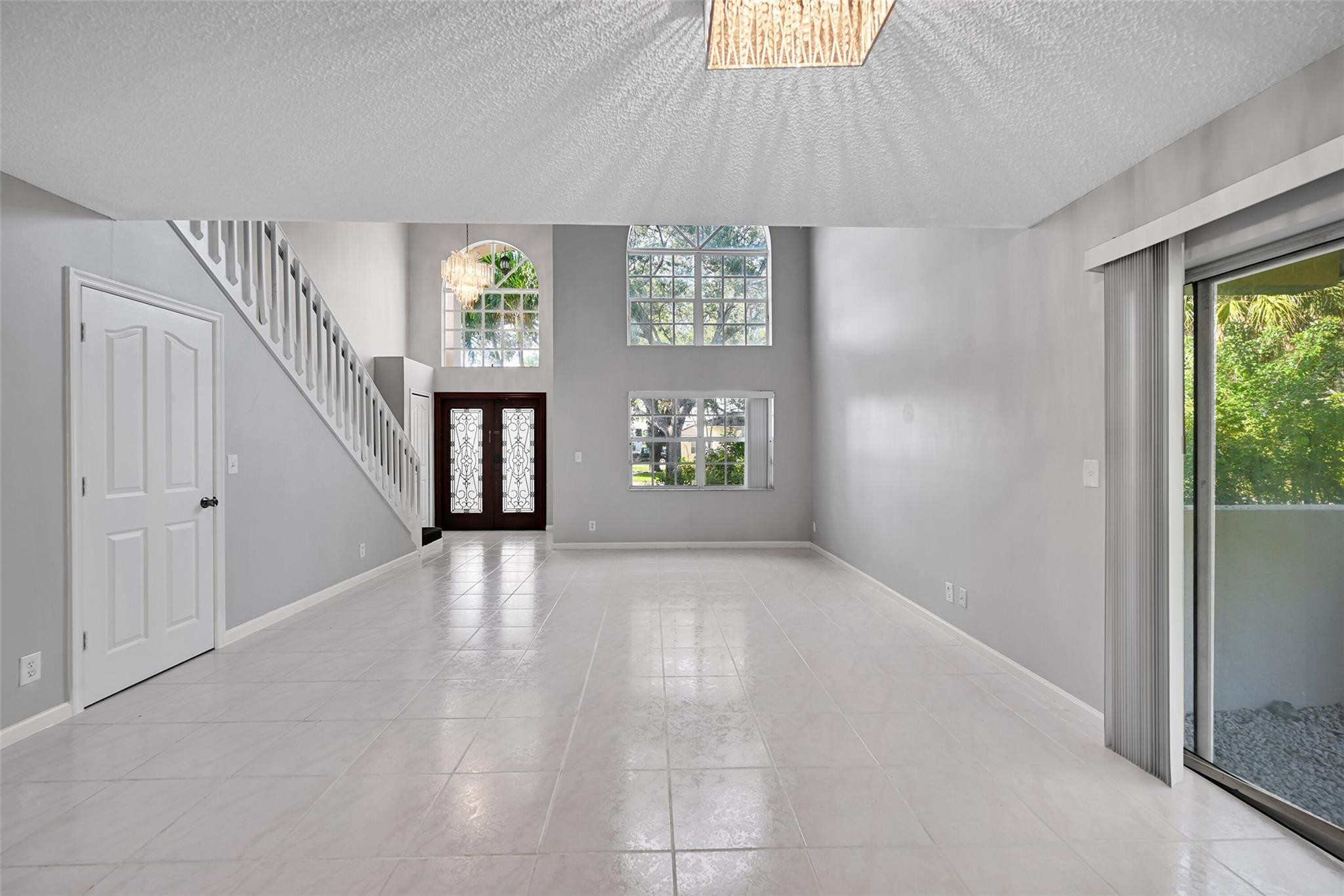 10004 NW 57th Pl