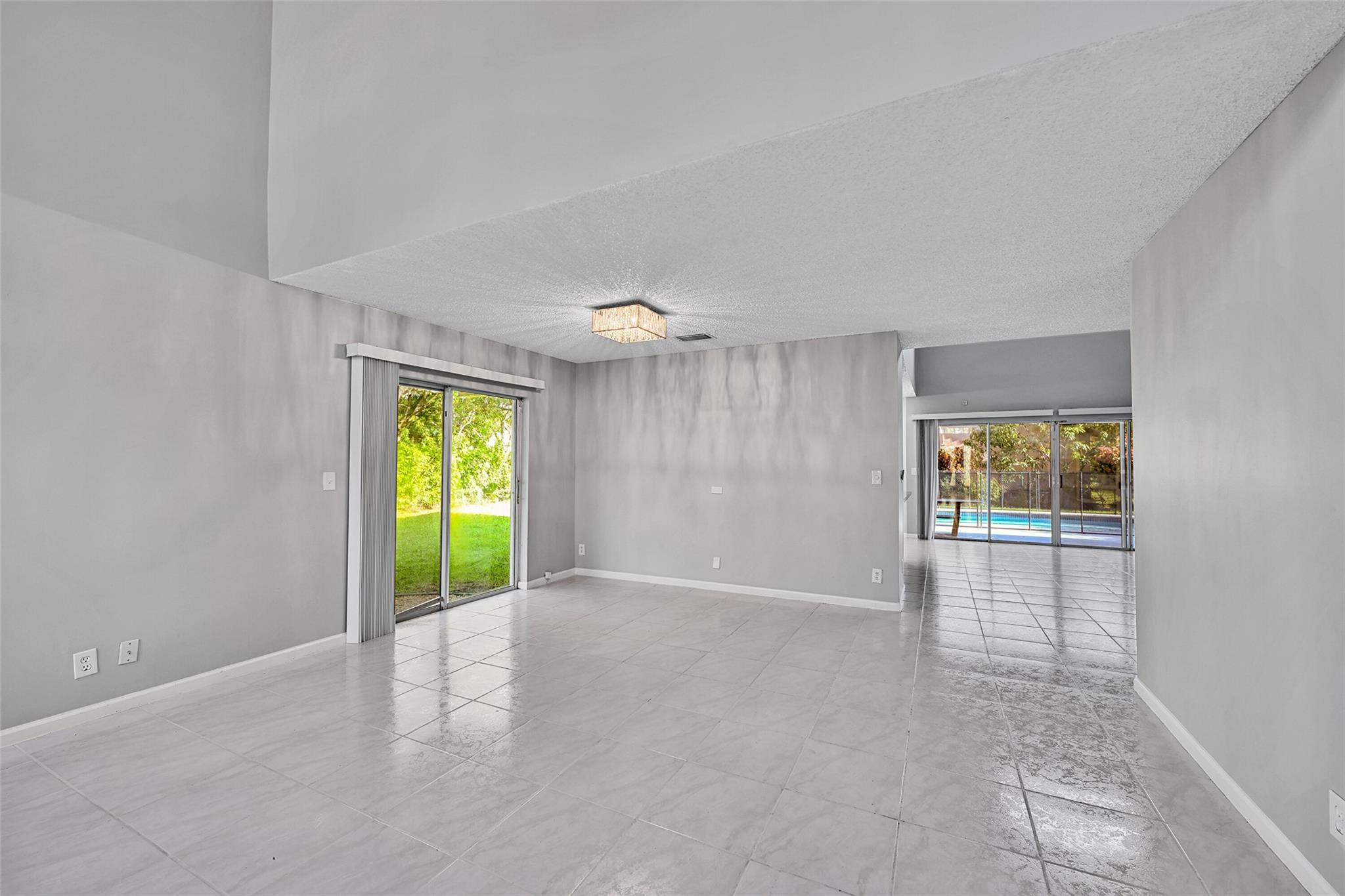 10004 NW 57th Pl