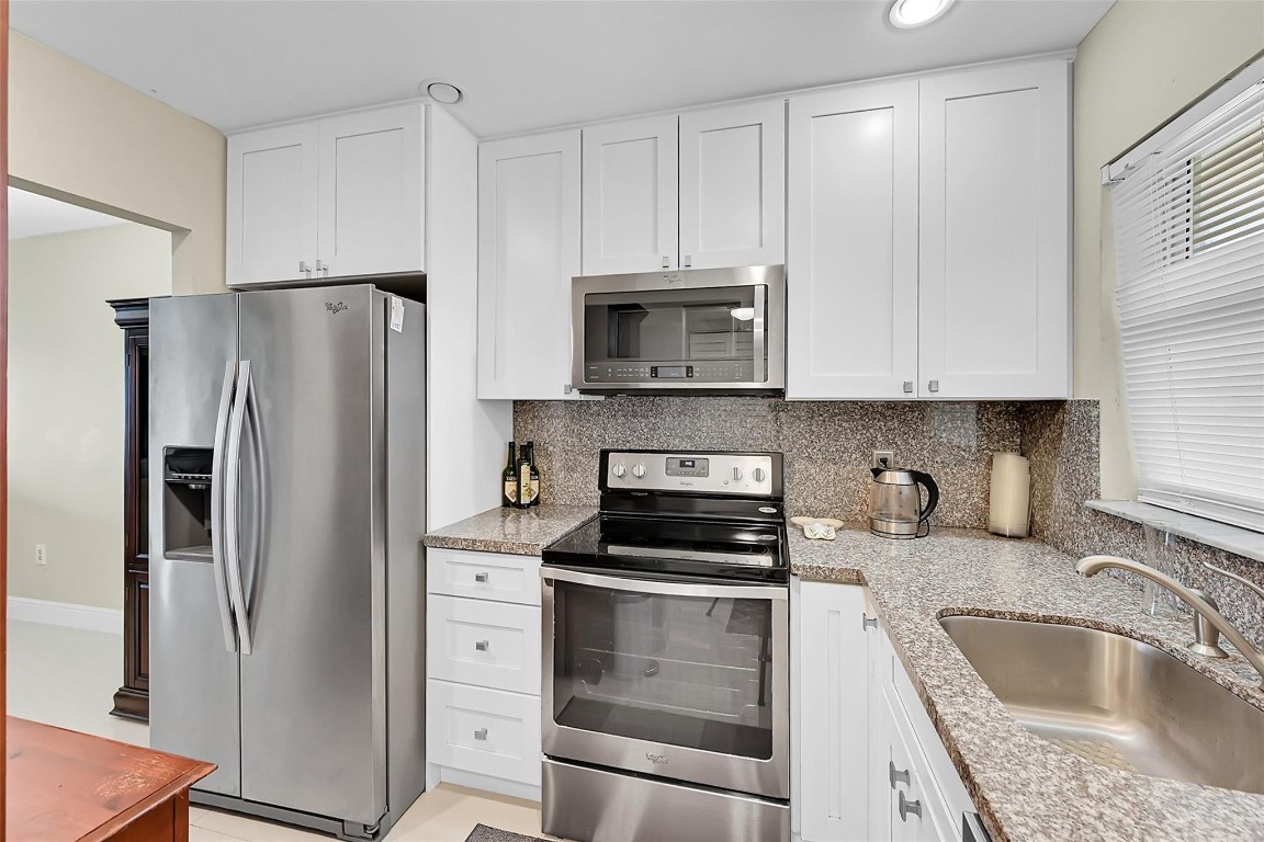 2931 Sunrise Lakes Dr 301