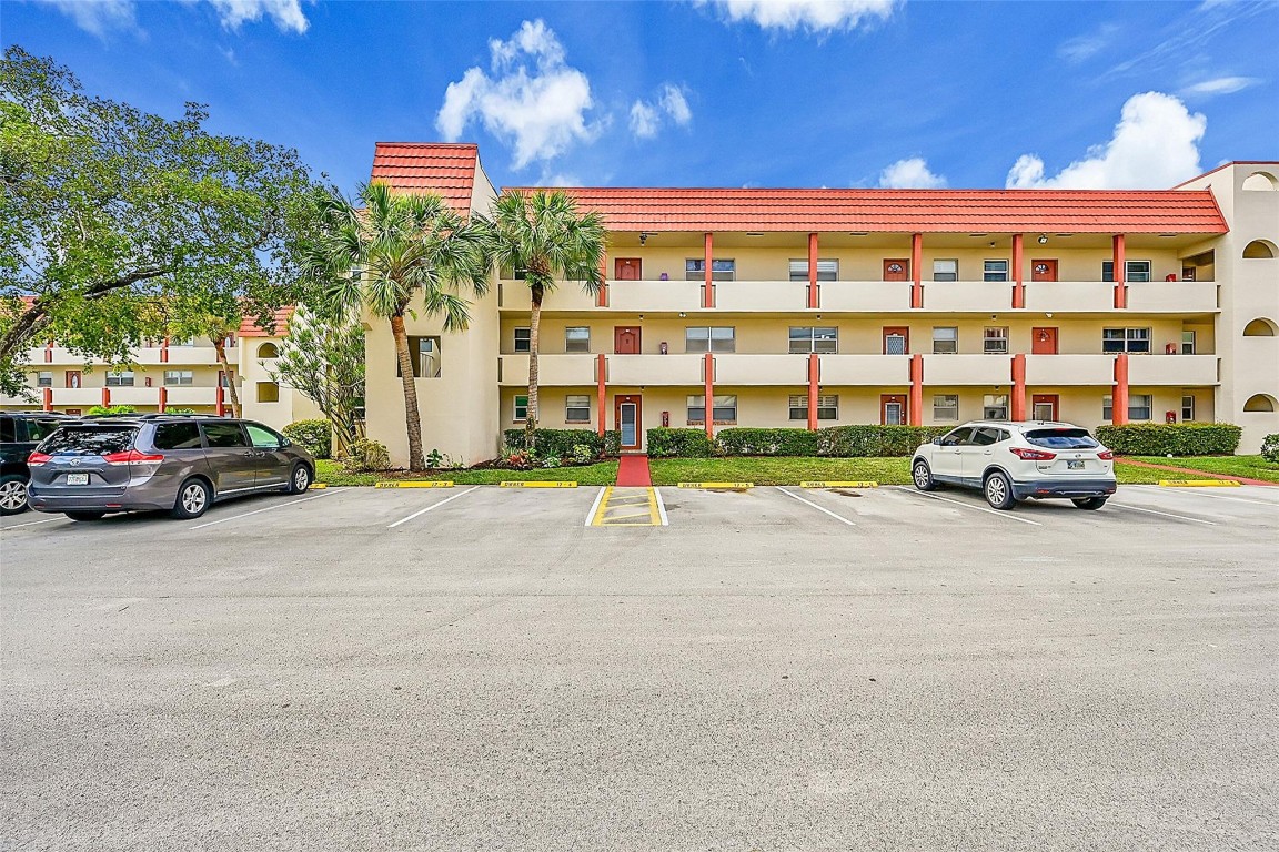 2931 Sunrise Lakes Dr 301