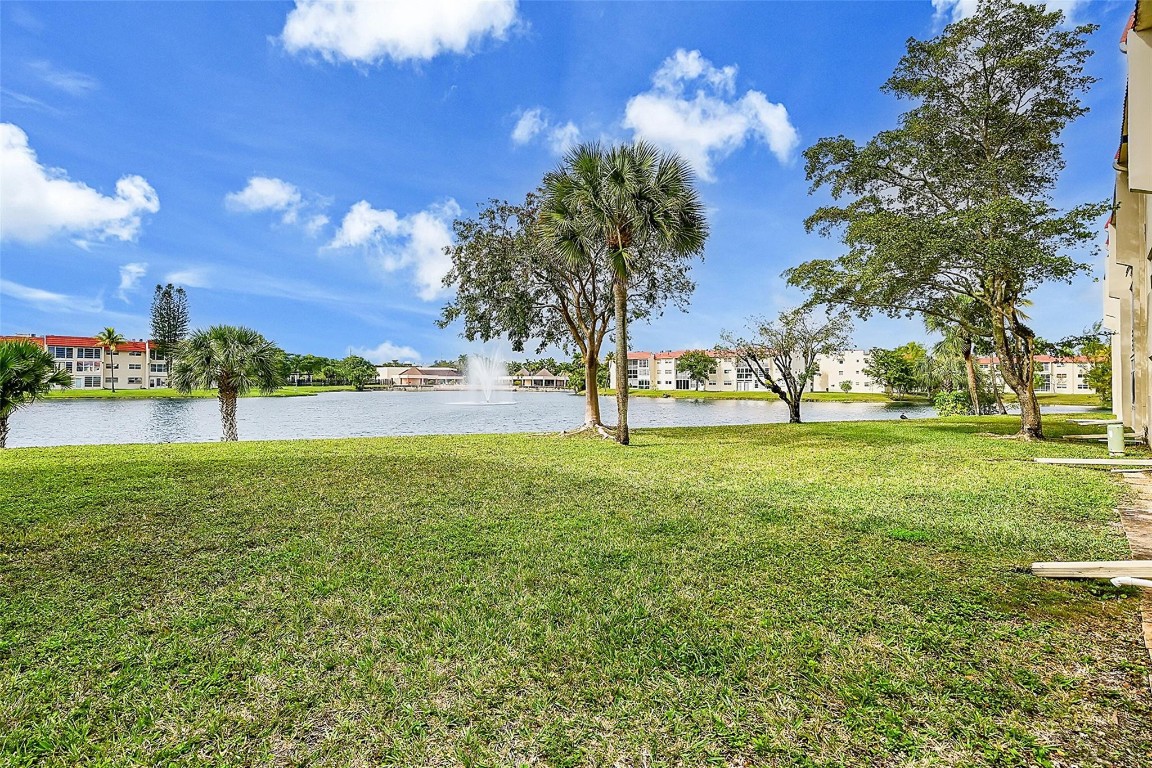 2931 Sunrise Lakes Dr 301