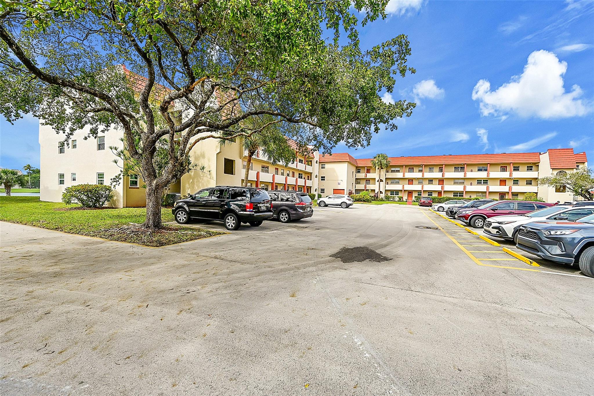 2931 Sunrise Lakes Dr 301
