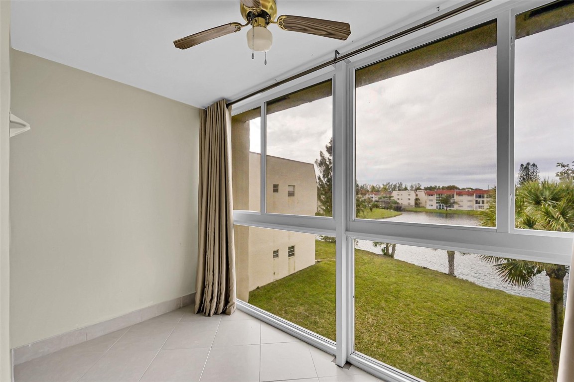 2931 Sunrise Lakes Dr 301