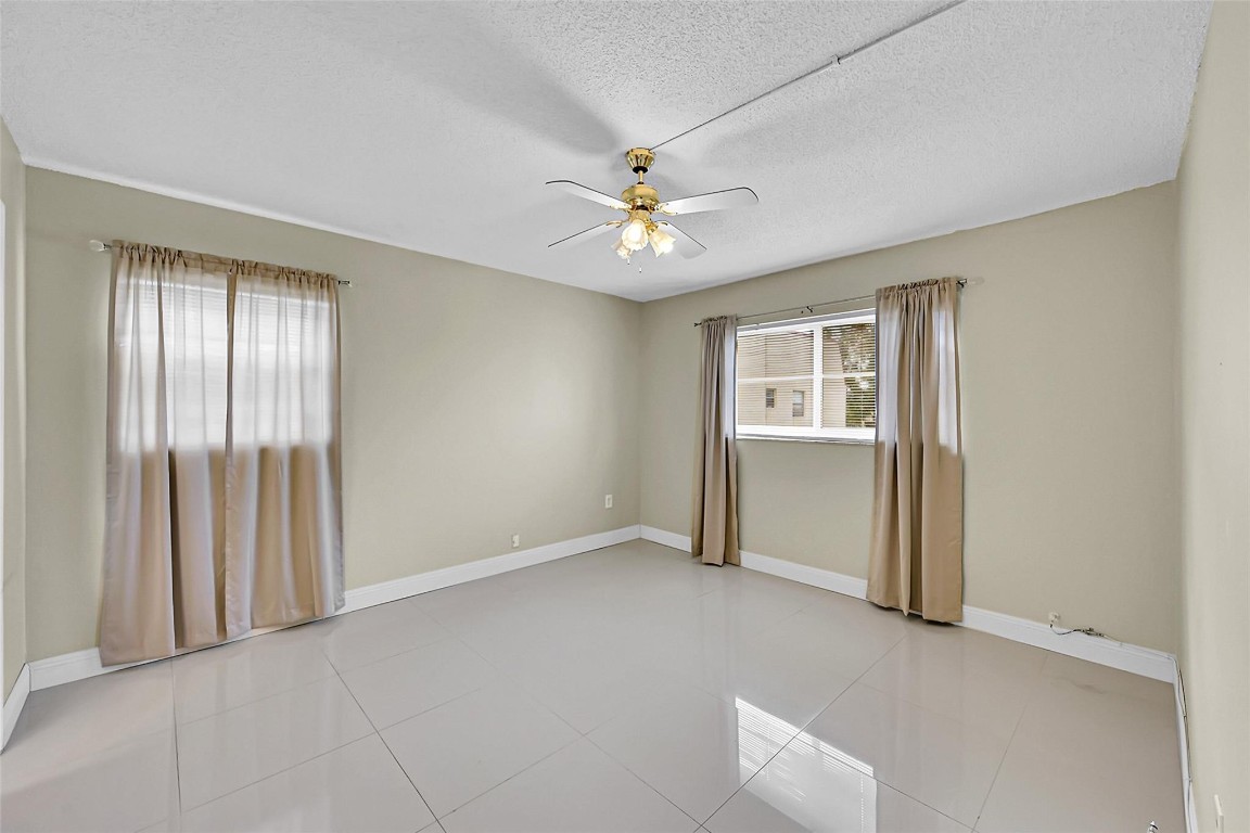 2931 Sunrise Lakes Dr 301