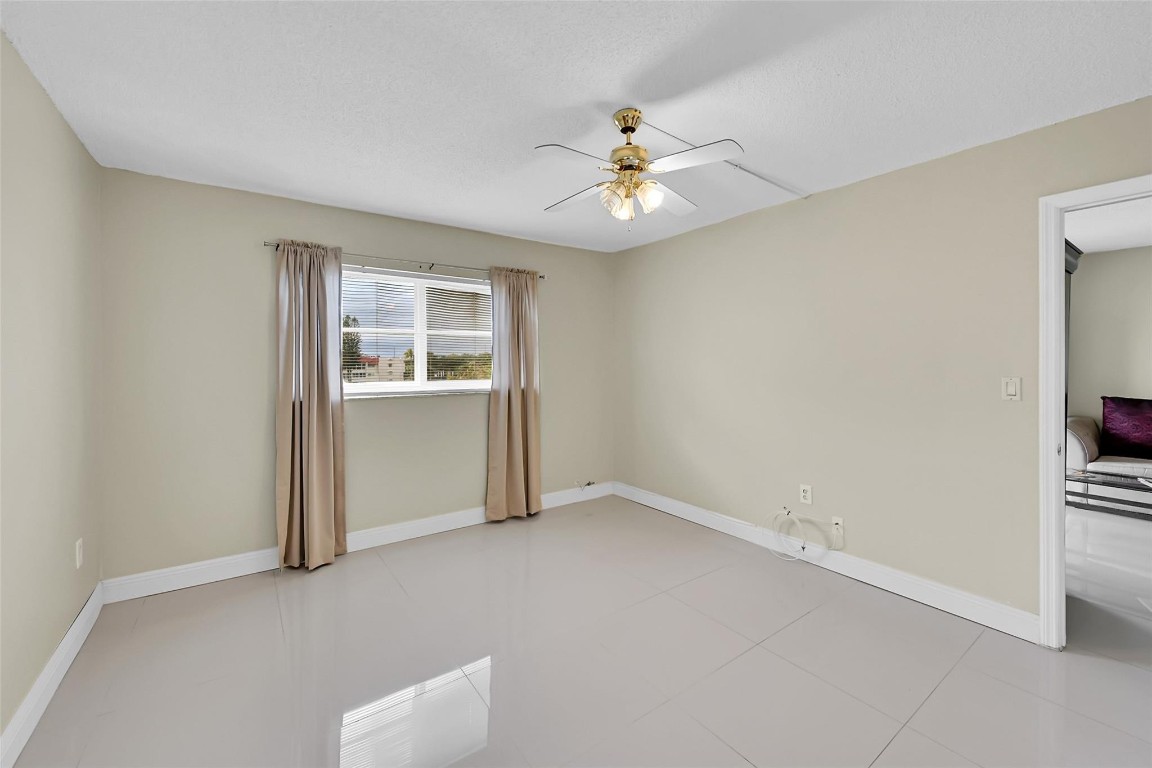 2931 Sunrise Lakes Dr 301