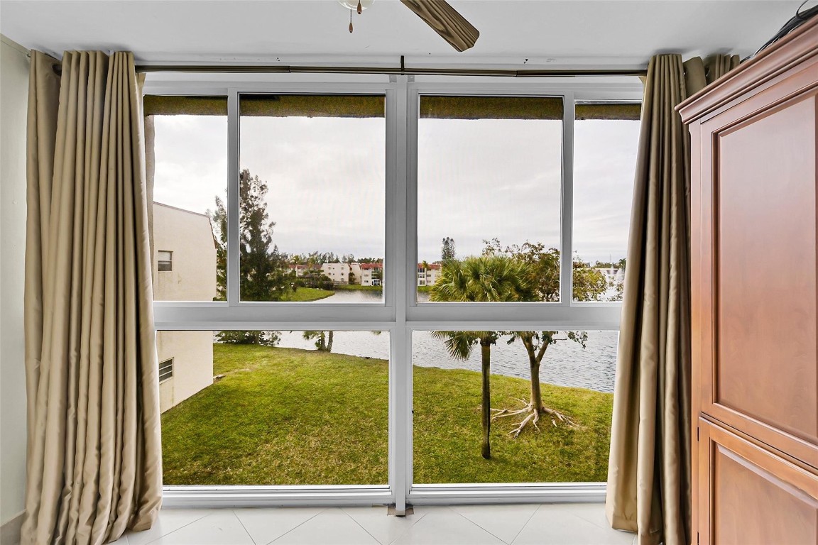 2931 Sunrise Lakes Dr 301