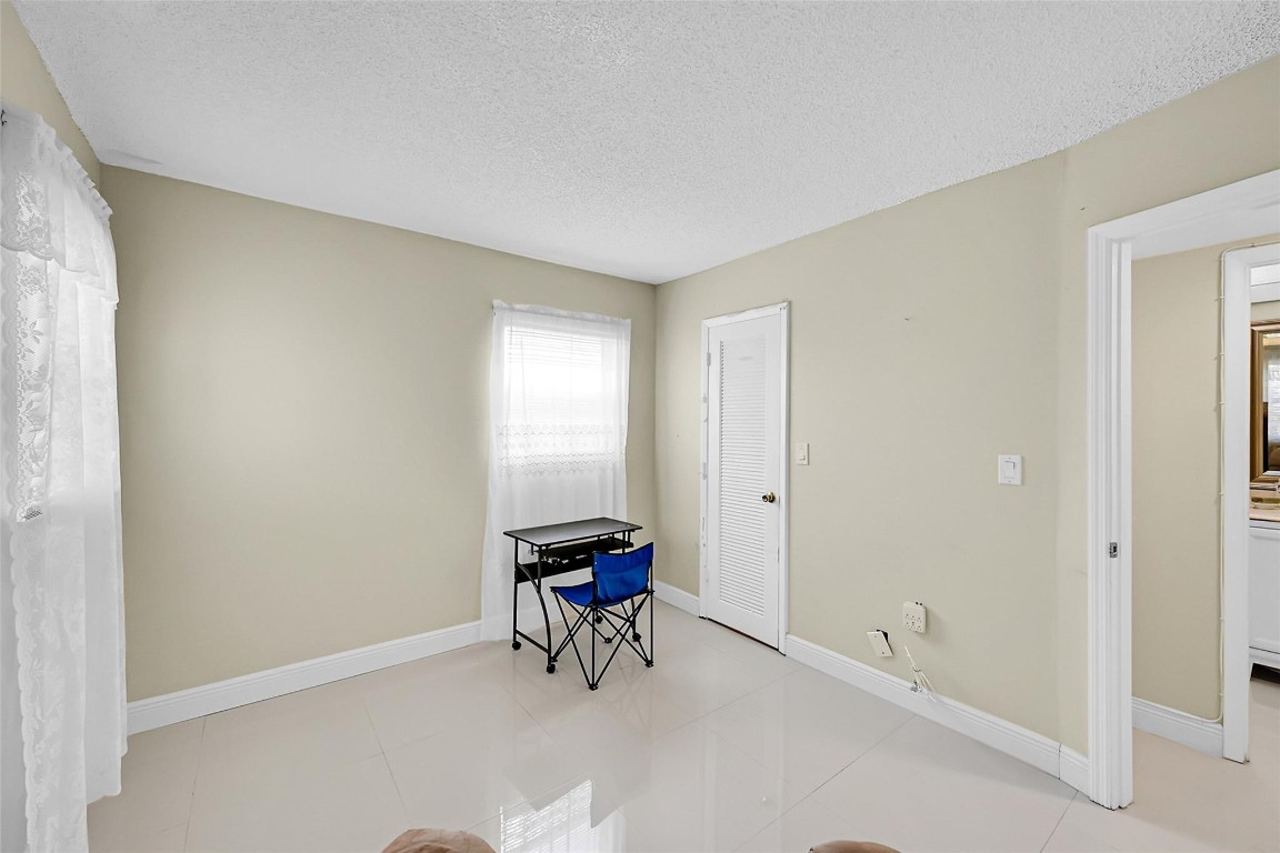 2931 Sunrise Lakes Dr 301