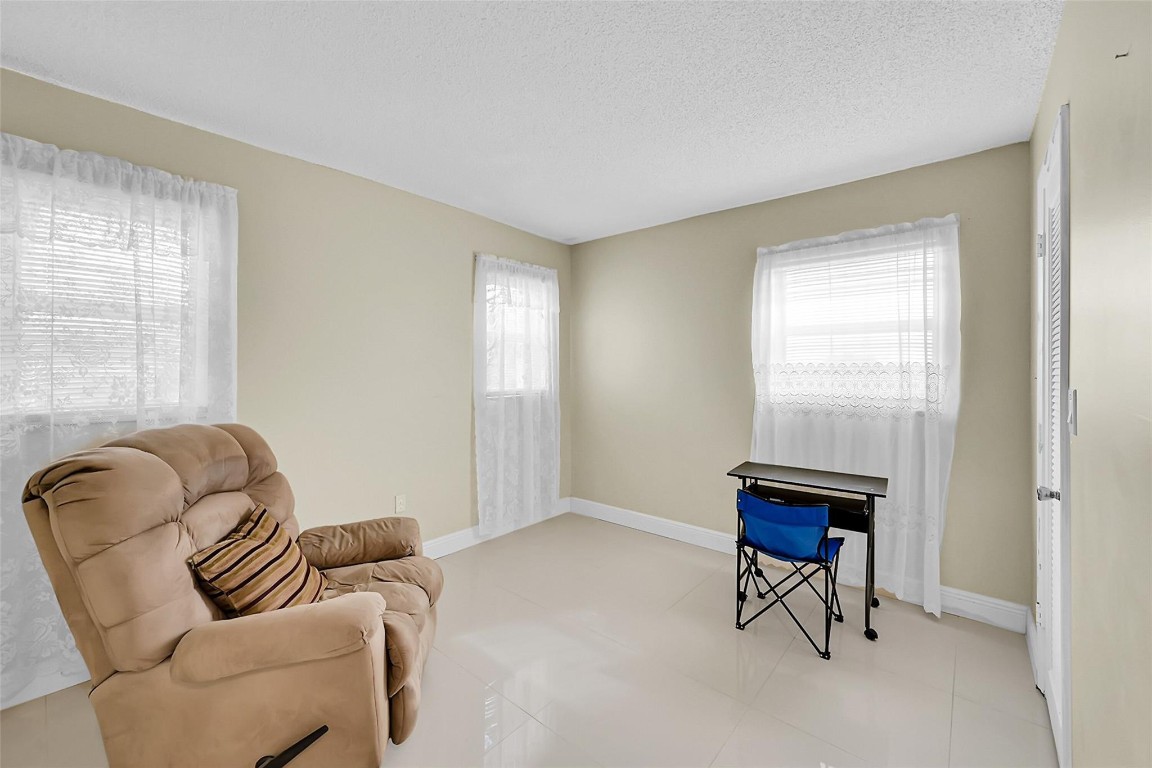 2931 Sunrise Lakes Dr 301