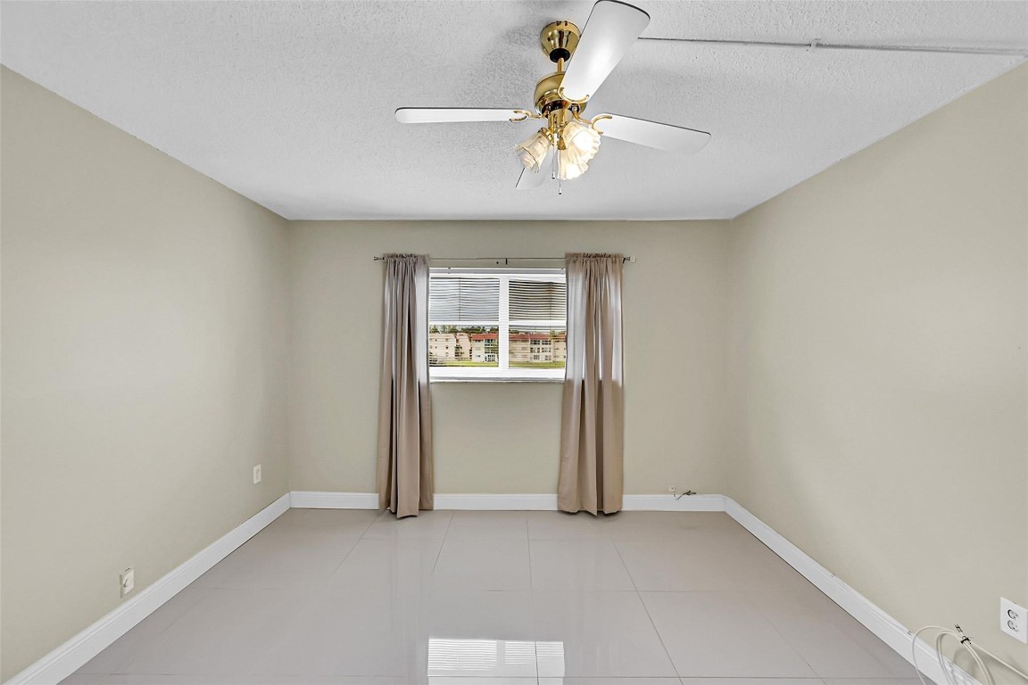 2931 Sunrise Lakes Dr 301