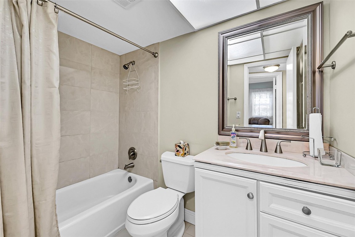 2931 Sunrise Lakes Dr 301