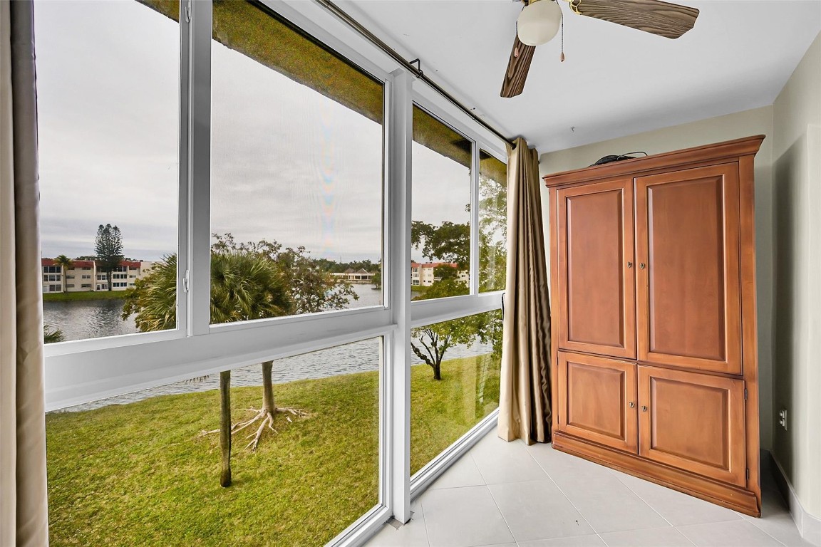 2931 Sunrise Lakes Dr 301