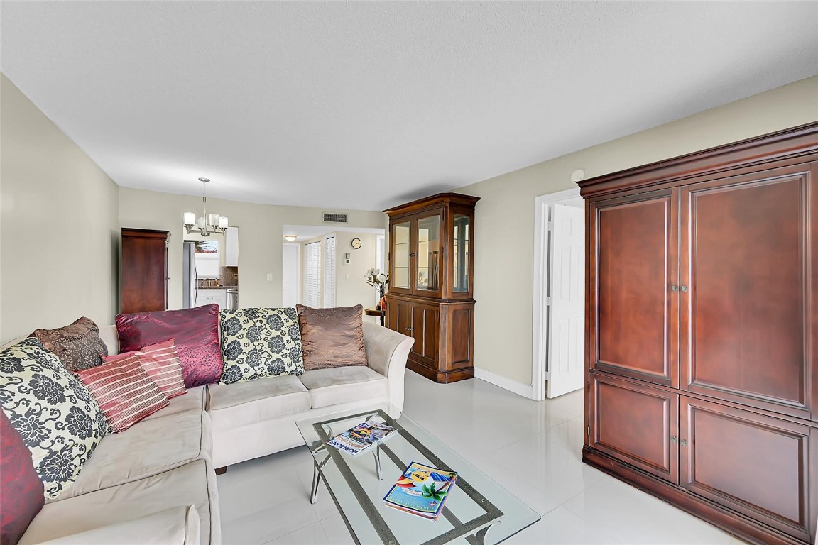 2931 Sunrise Lakes Dr 301