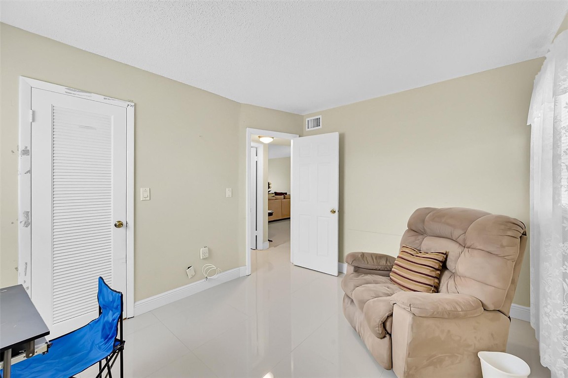 2931 Sunrise Lakes Dr 301