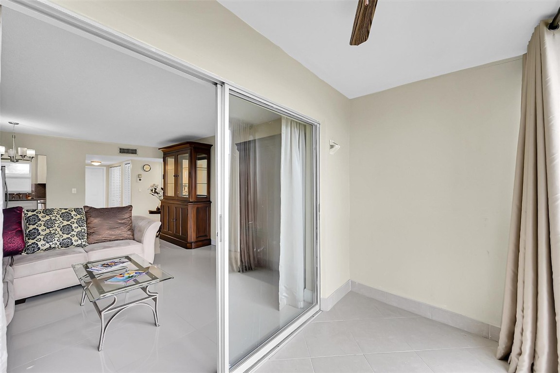 2931 Sunrise Lakes Dr 301