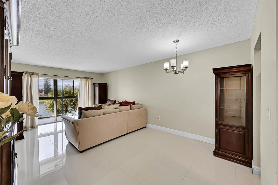 2931 Sunrise Lakes Dr 301