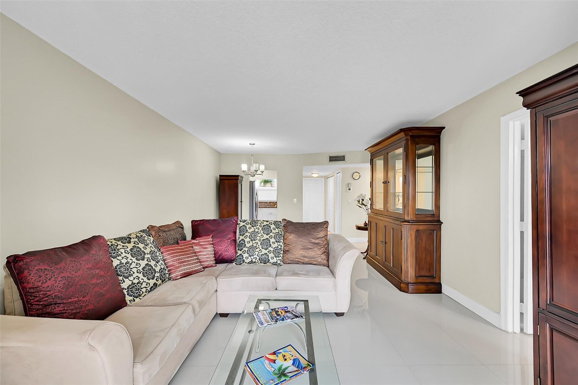 2931 Sunrise Lakes Dr 301