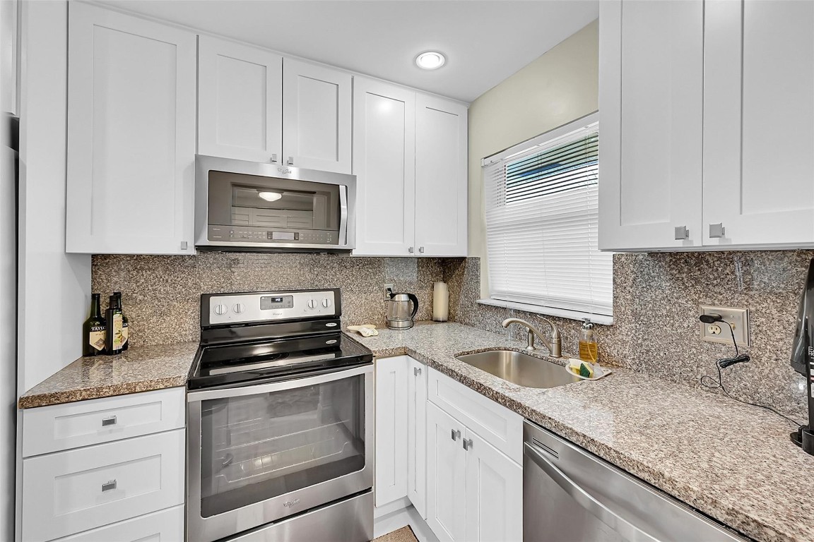 2931 Sunrise Lakes Dr 301