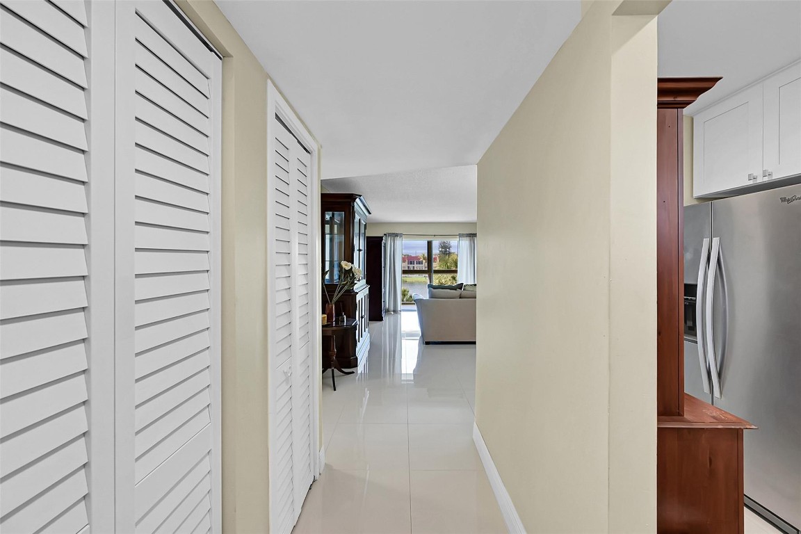 2931 Sunrise Lakes Dr 301