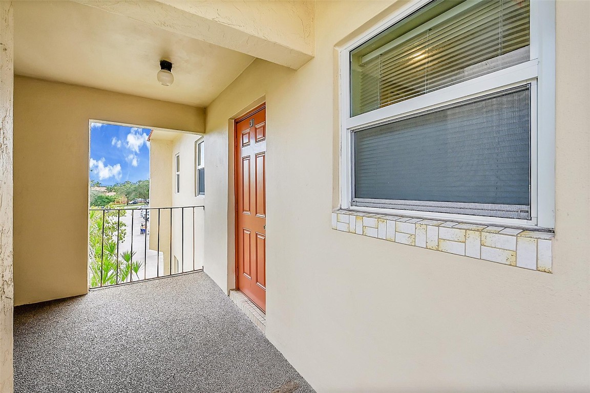 2931 Sunrise Lakes Dr 301