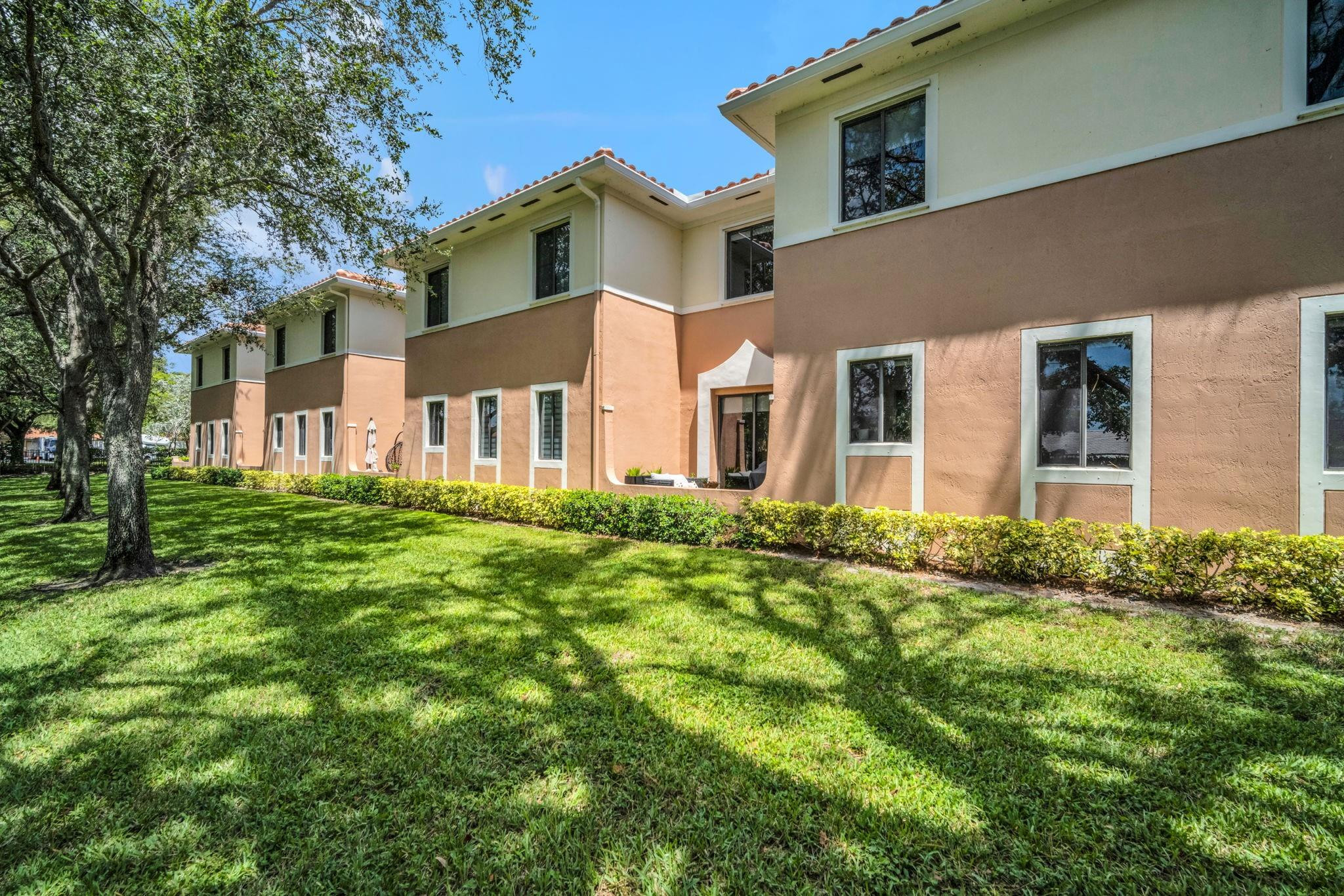 2420 Venetian Way 2420