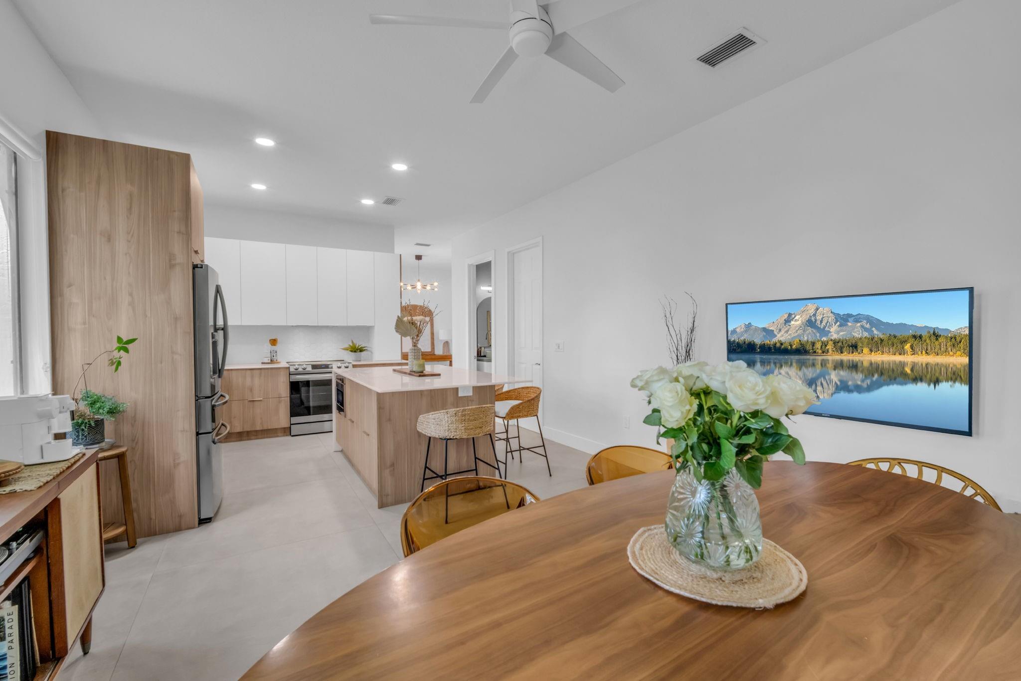 2420 Venetian Way 2420