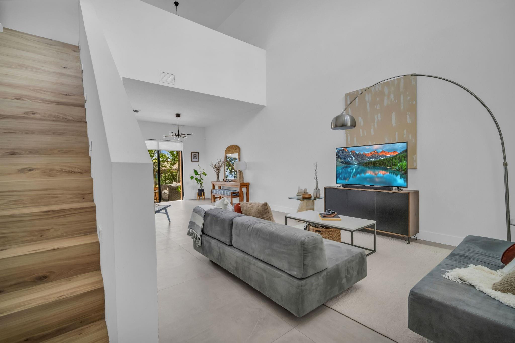 2420 Venetian Way 2420