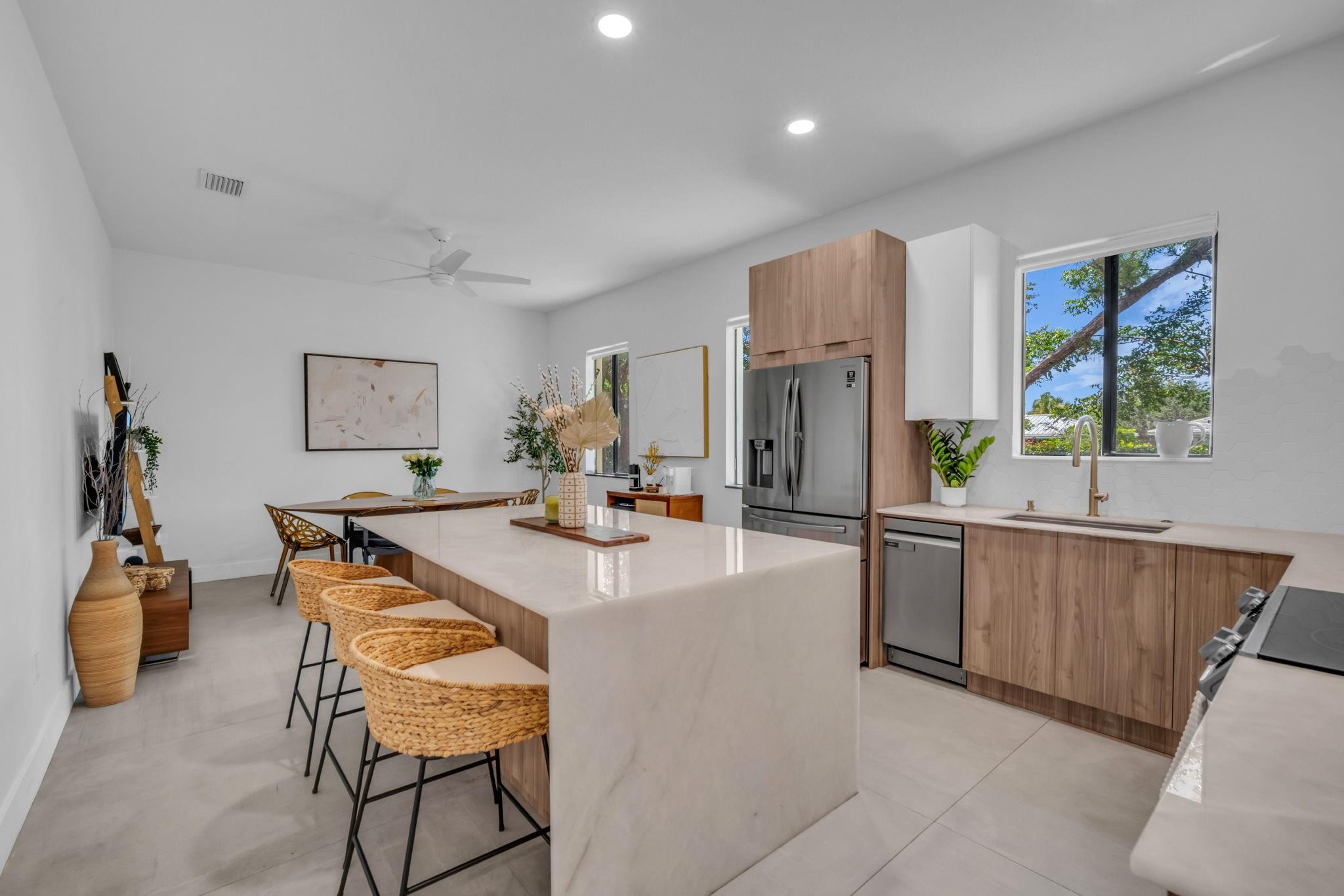 2420 Venetian Way 2420