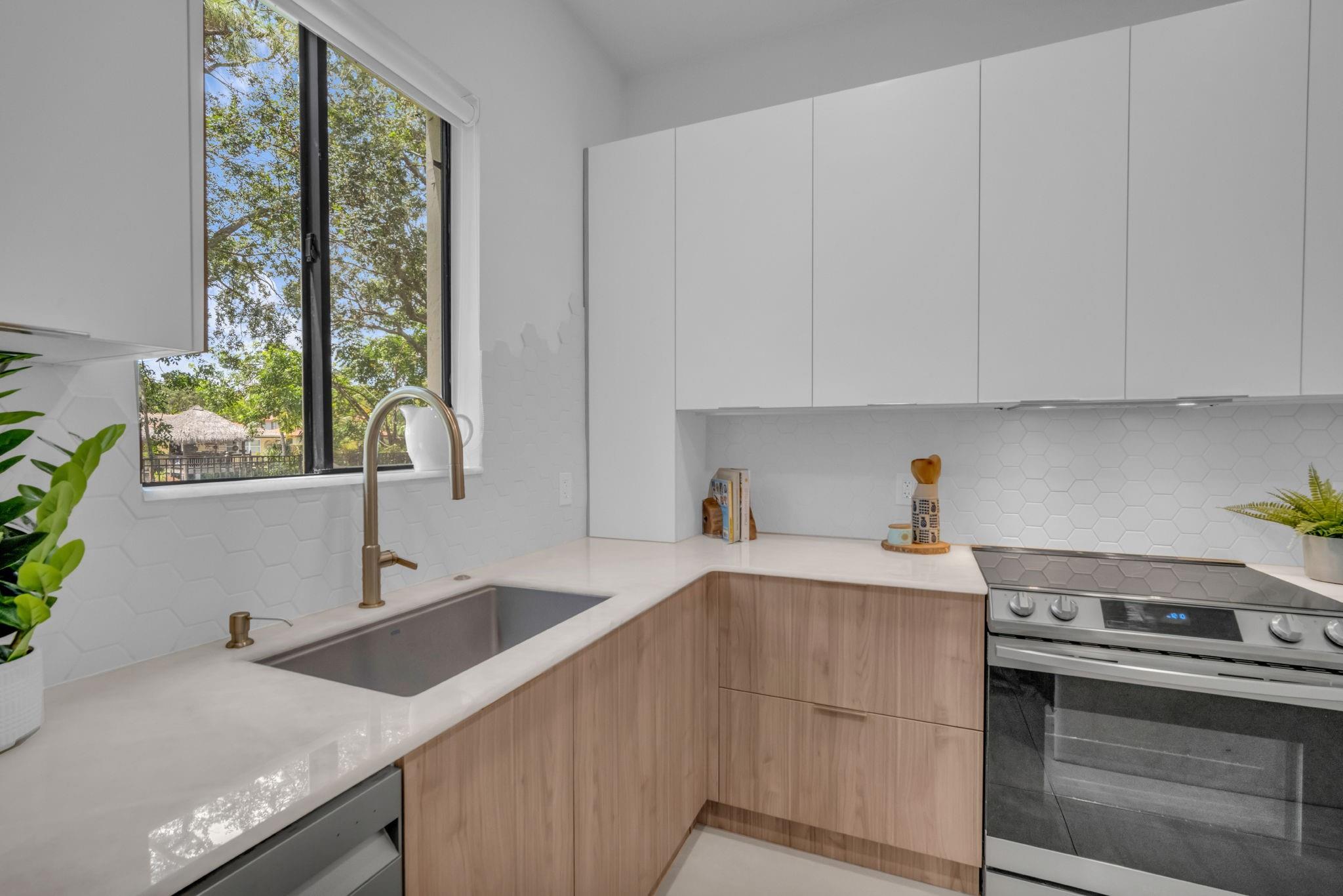 2420 Venetian Way 2420