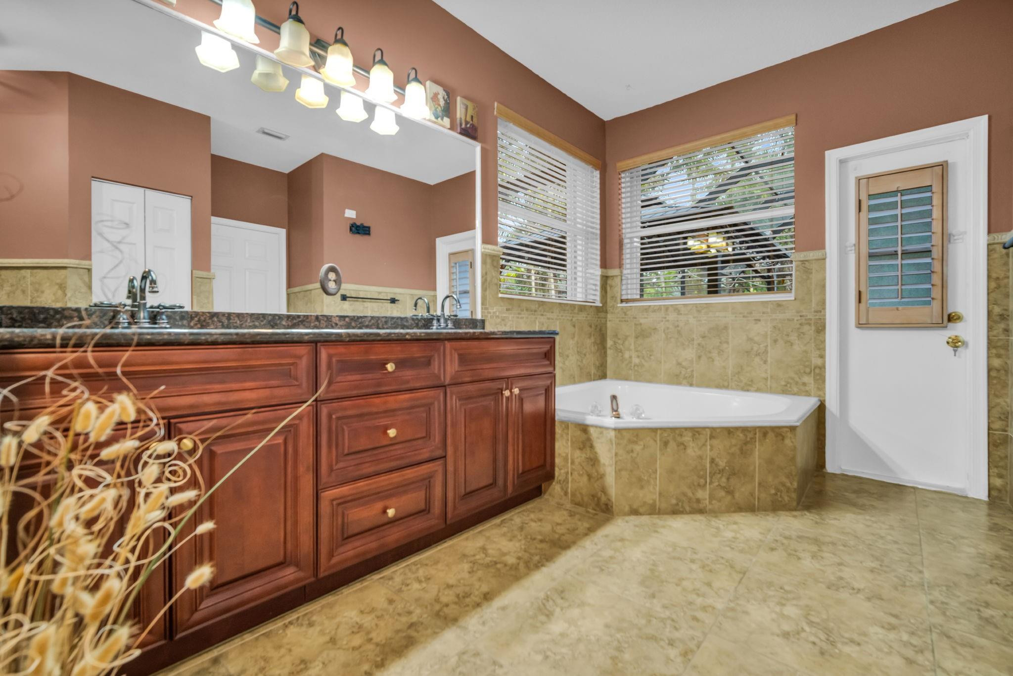 5523 NW 57th Ter