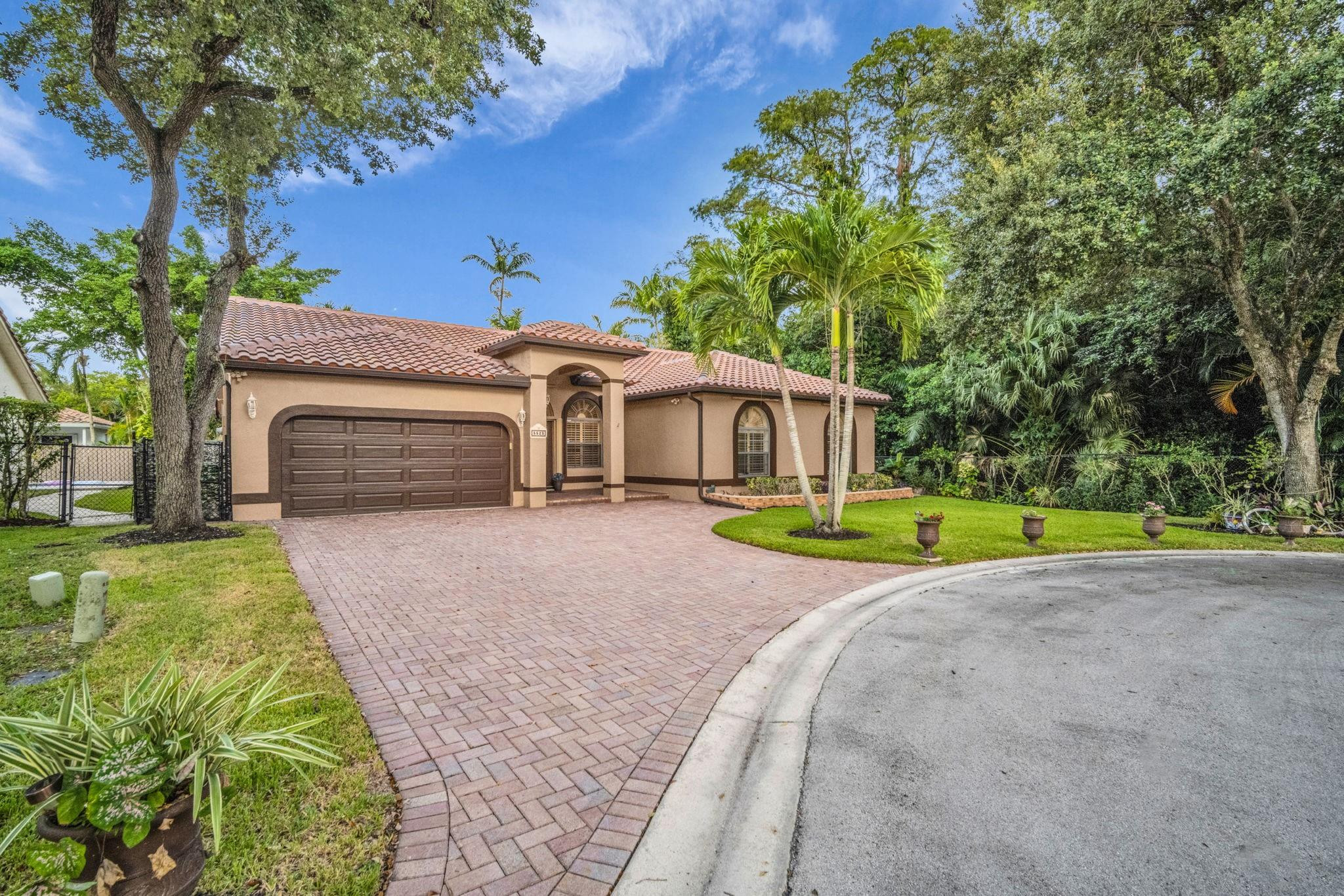 5523 NW 57th Ter