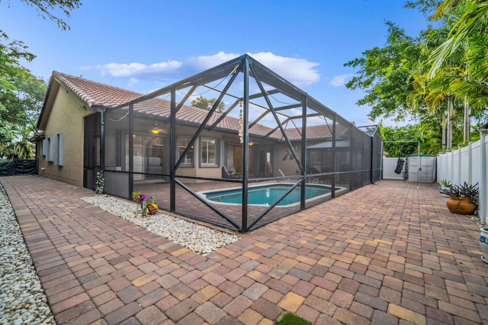 5523 NW 57th Ter