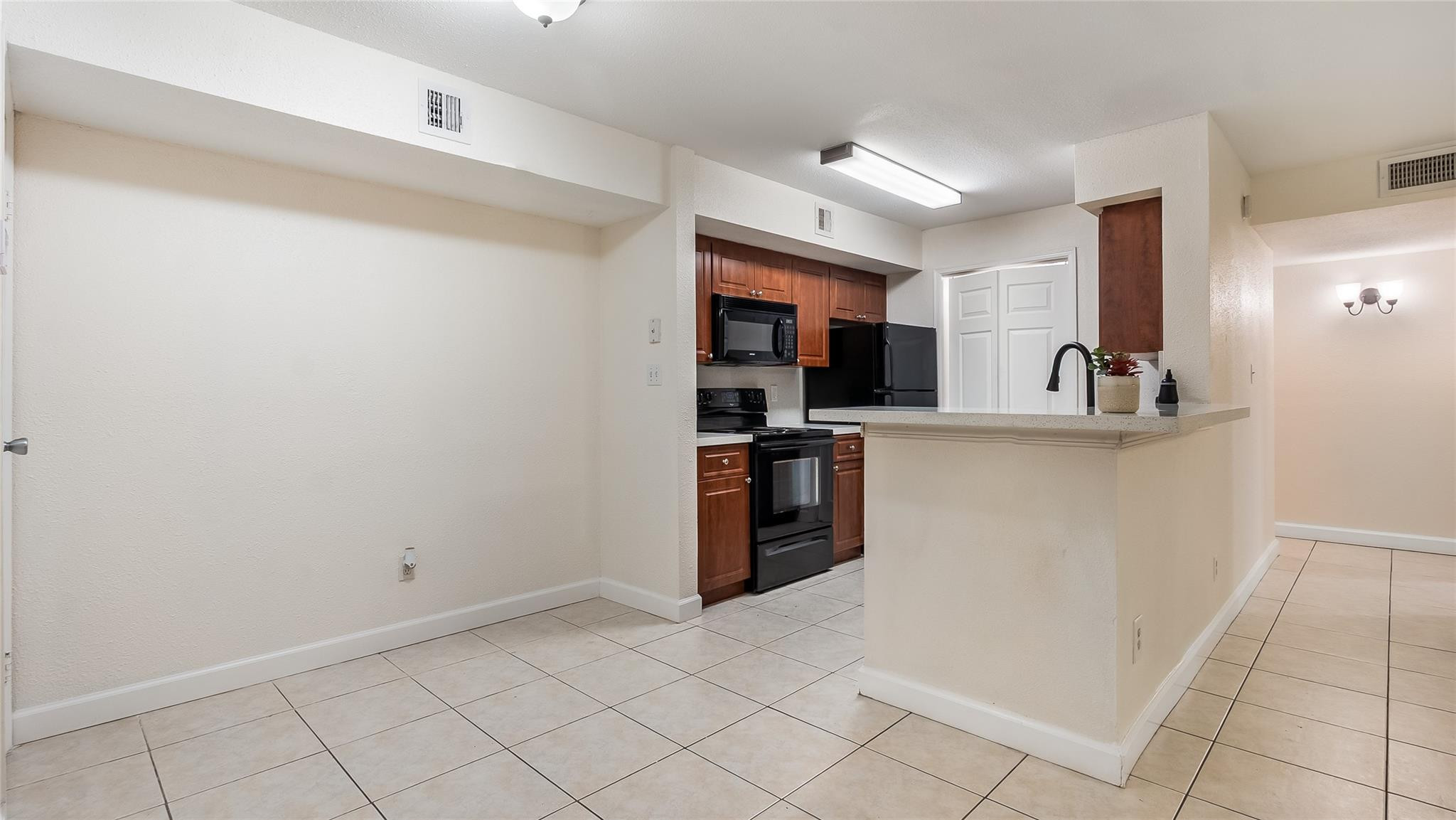 875 Riverside Dr 717