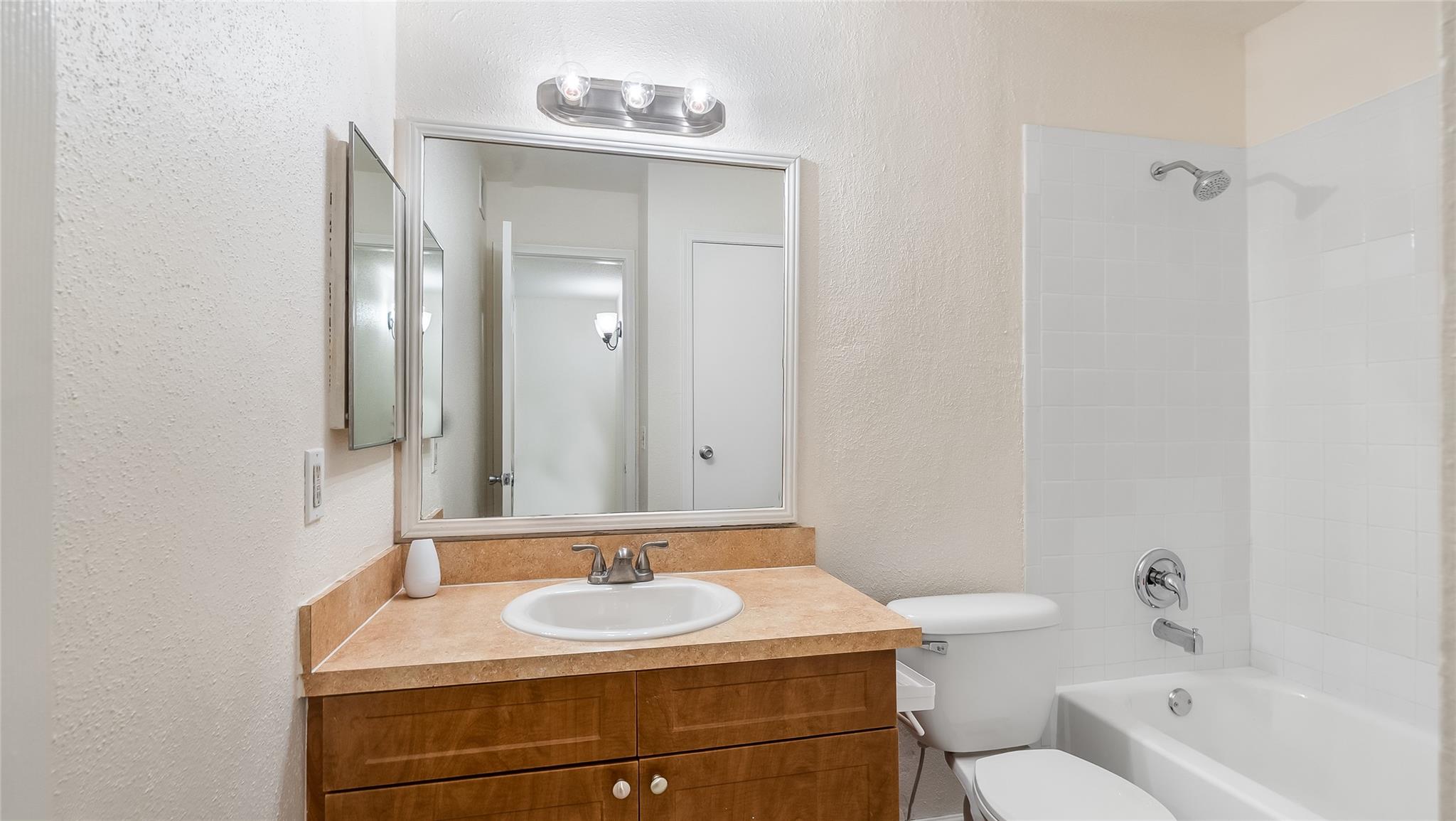 875 Riverside Dr 717