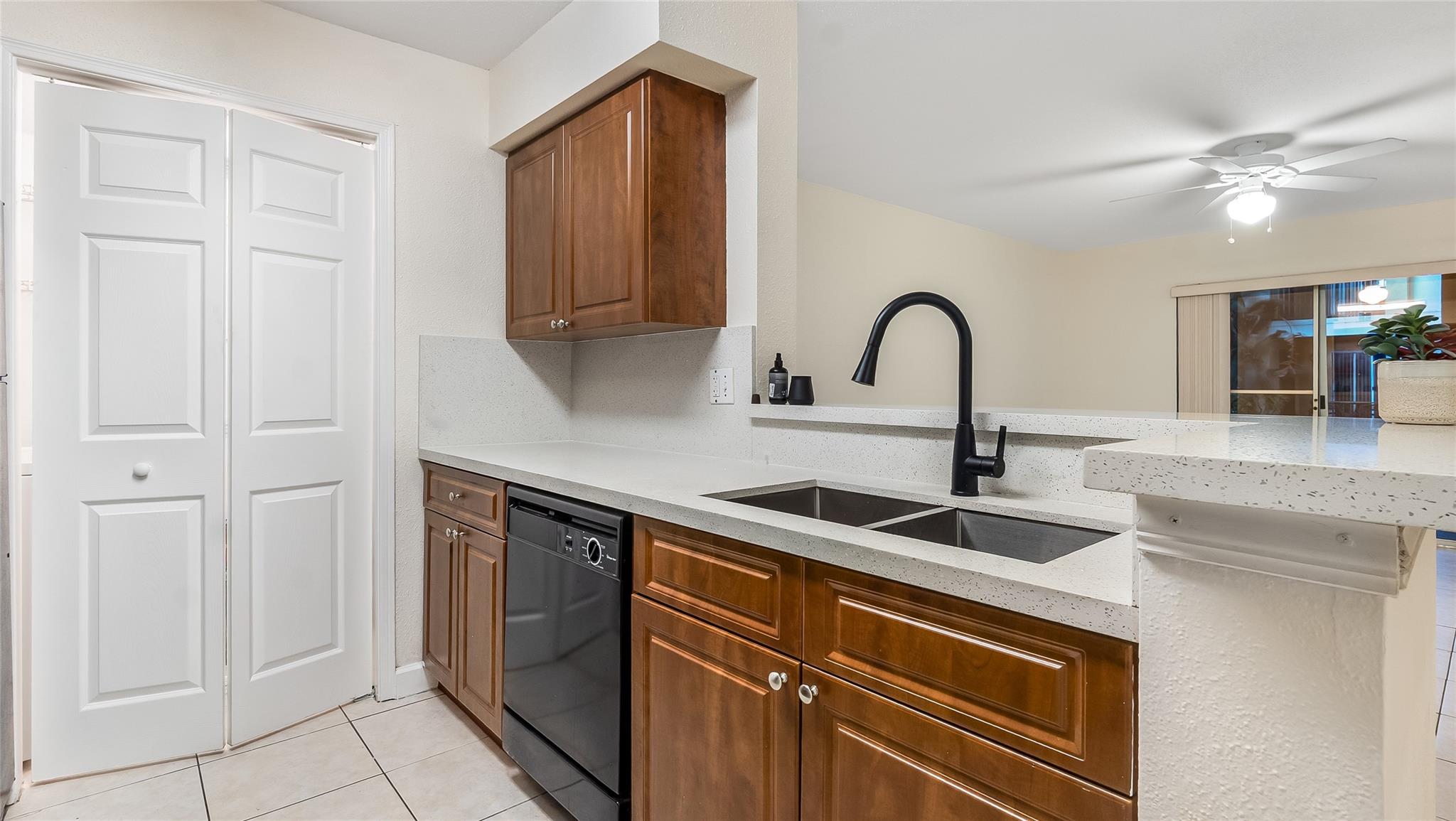 875 Riverside Dr 717