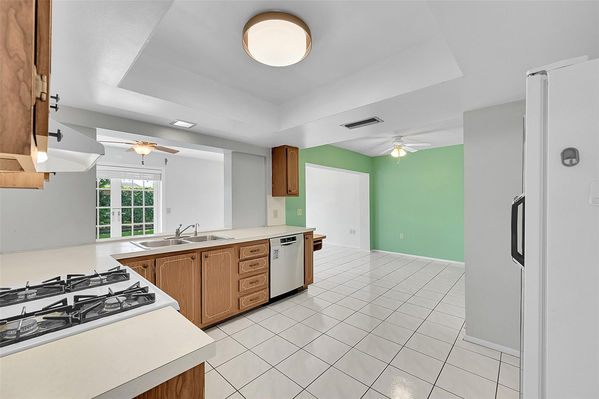 9060 NW 25th St