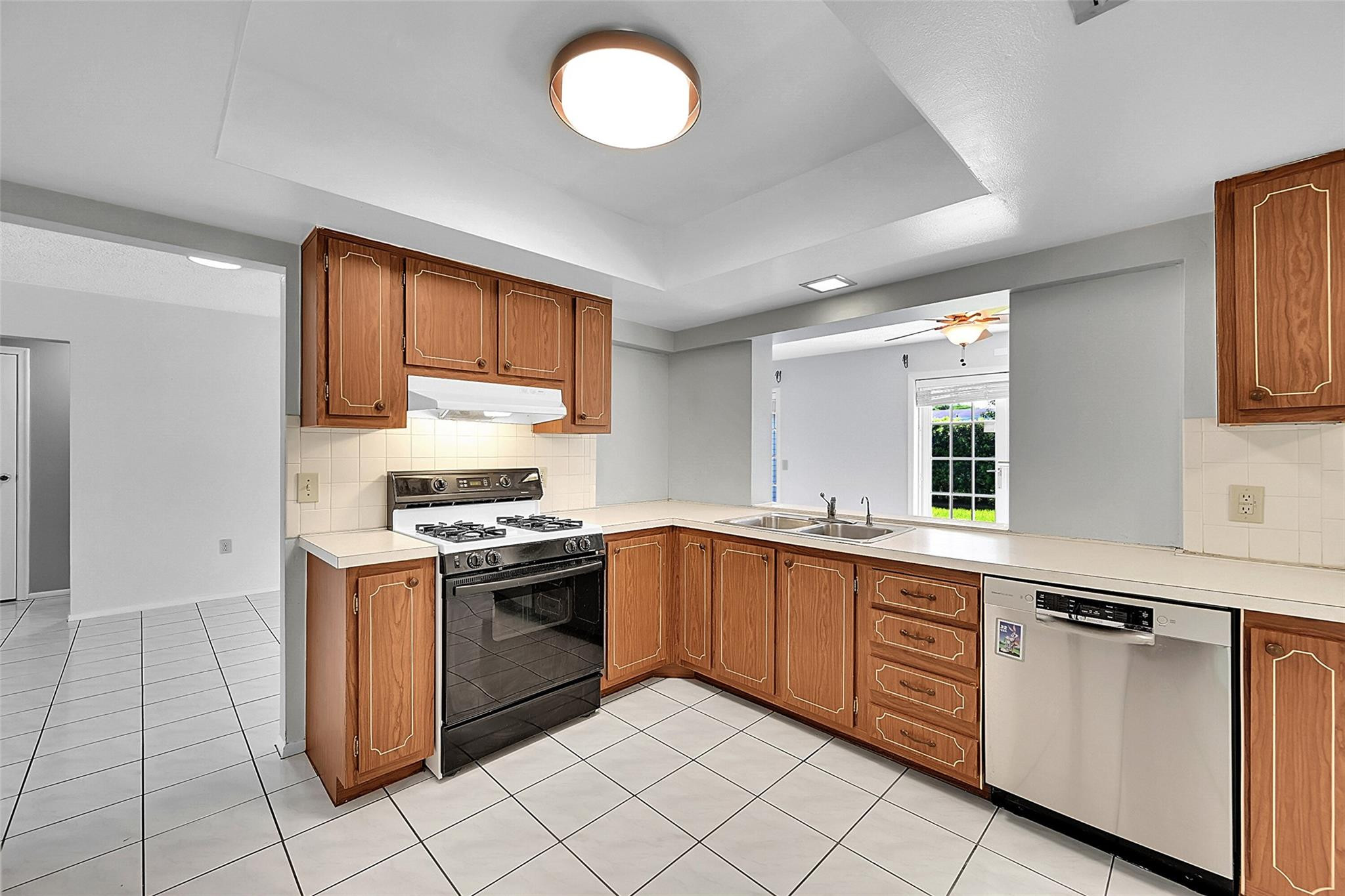 9060 NW 25th St