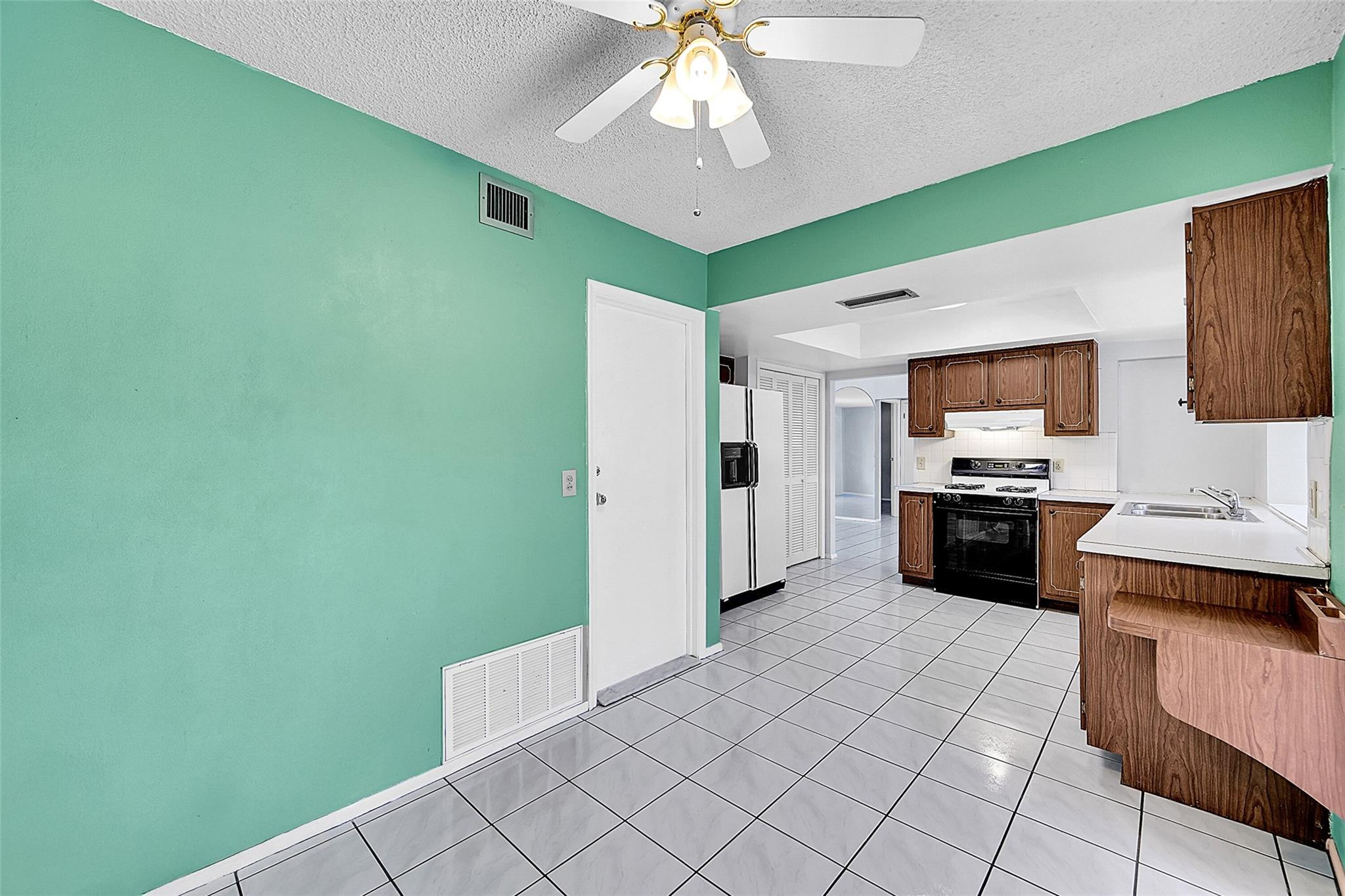 9060 NW 25th St